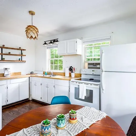 Cozy Cottage W Hot Tub, Fire Pit, Wifi & Sunroom! Front Royal Exterior photo