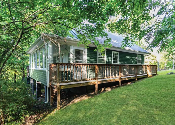 Cozy Cottage W Hot Tub, Fire Pit, Wifi & Sunroom!
