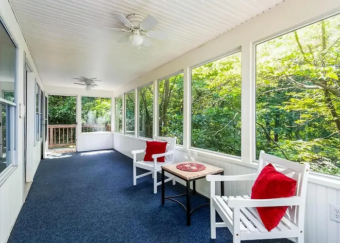 Cozy Cottage W Hot Tub, Fire Pit, Wifi & Sunroom!